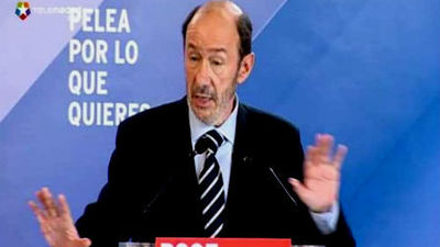 Rubalcaba apuesta por el aire y el sol y dice que Rajoy prefiere el uranio