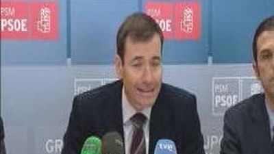 Tomás Gómez reclama a Aguirre que intervenga a favor de los trabajadores de Fiesta en Alcalá