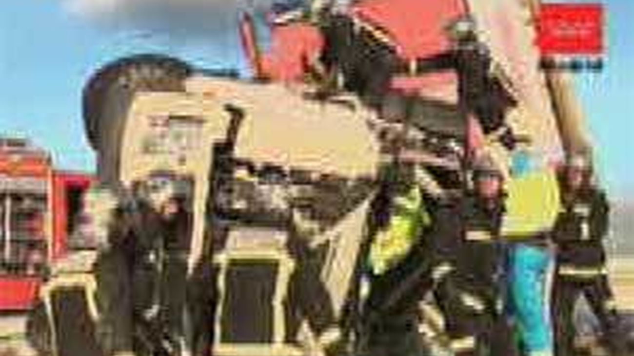 Herido un camionero tras volcar de forma aparatosa su camión en la M-50