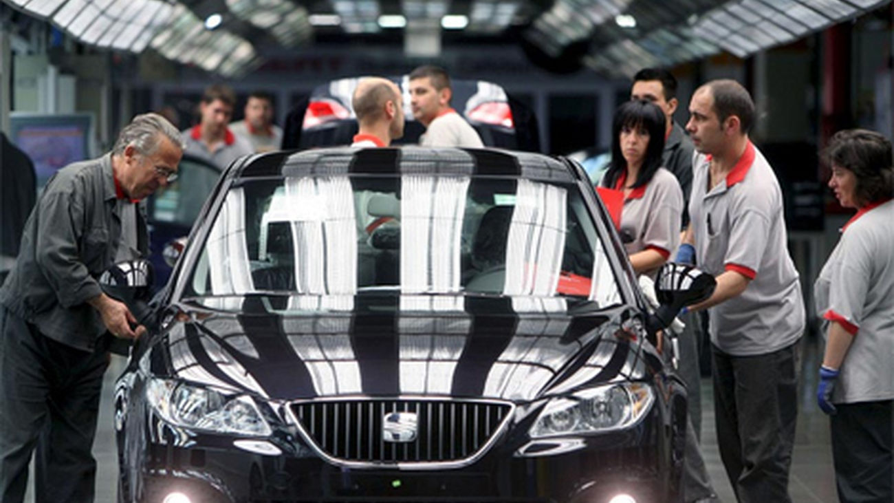 El 14% de los parados trabajaría sin cobrar, según un estudio