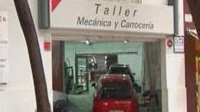 Desmantelado un taller que destrozaba los coches para estafar a la aseguradora