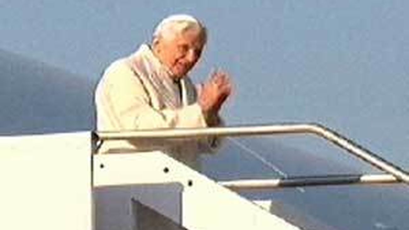 Benedicto XVI llegó a Benin en su segundo viaje a África