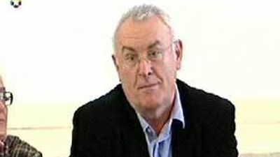 Cayo Lara: "La prima de riesgo  es la niña de Rajoy, que ha crecido"