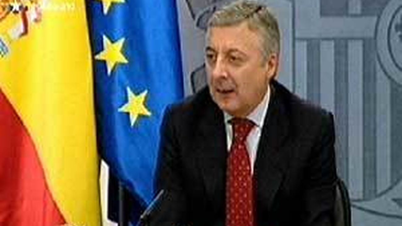 El gobierno saliente consensuará todas las decisiones importantes con el vencedor del 20N