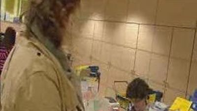 El voto por correo vuelve a descender