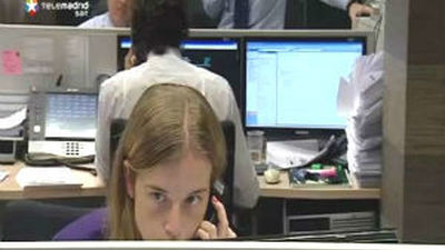 El IBEX logra la segunda mayor alza anual, el 2,88 %, y recupera los 6.200