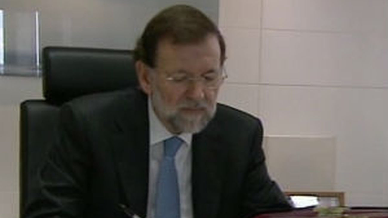 Merkel dice que Rajoy tiene "un mandato claro"  para llevar a cabo "reformas rápidas" en España