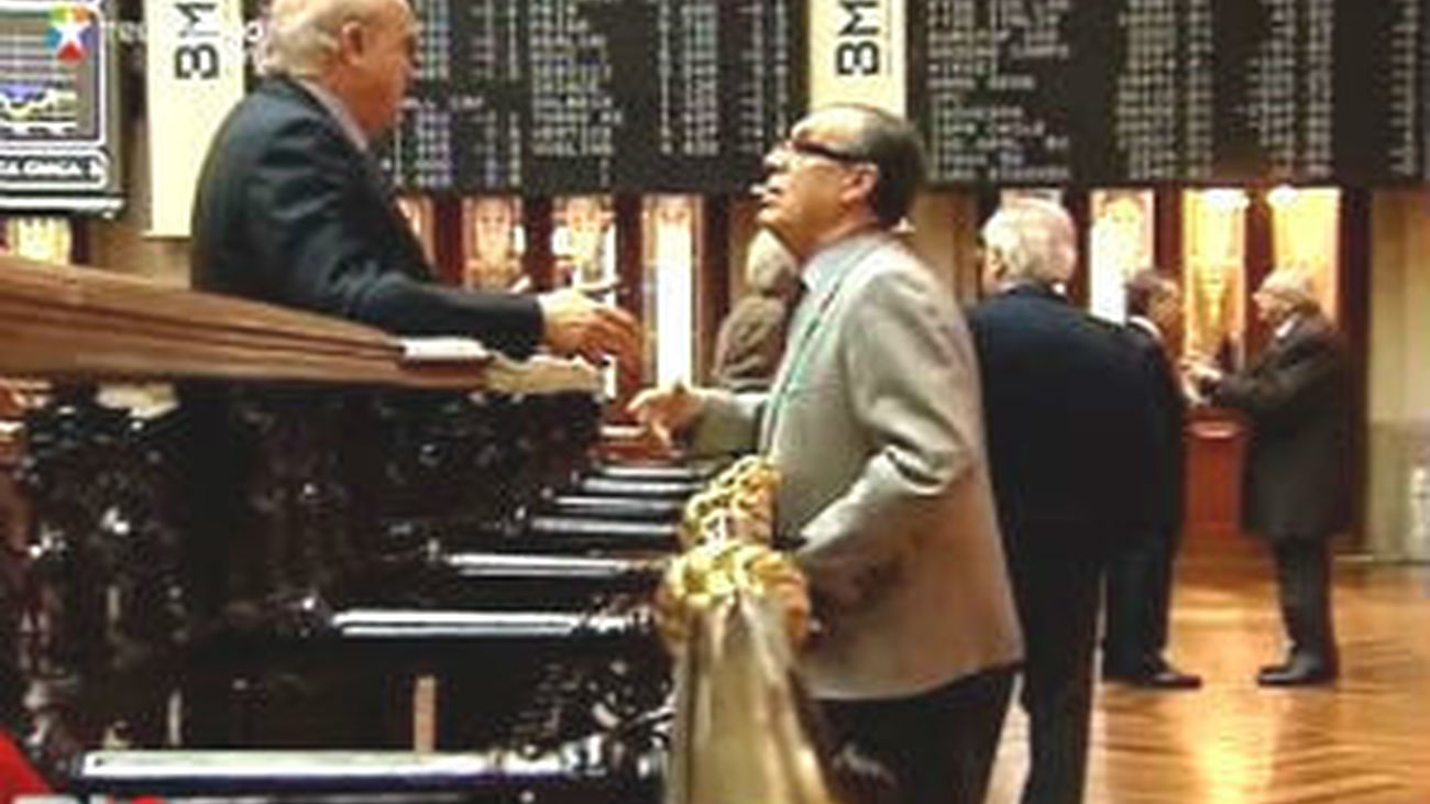 El Ibex cede un 1% en la apertura  pese al “cable” del FMI a España e Italia