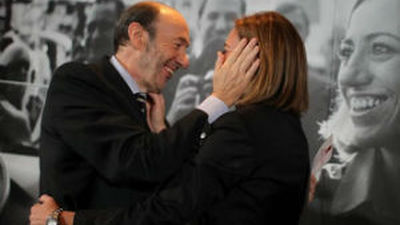 Los barones del PSOE no quieren jugar "al mus" de Bono