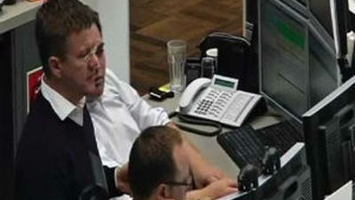 El Ibex sube un 1.35% a media sesión y la prima se queda cerca de los 450 puntos básicos