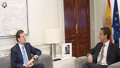 El Rey felicita a Zapatero y Rajoy por su voluntad  de cooperación en el traspaso de poderes
