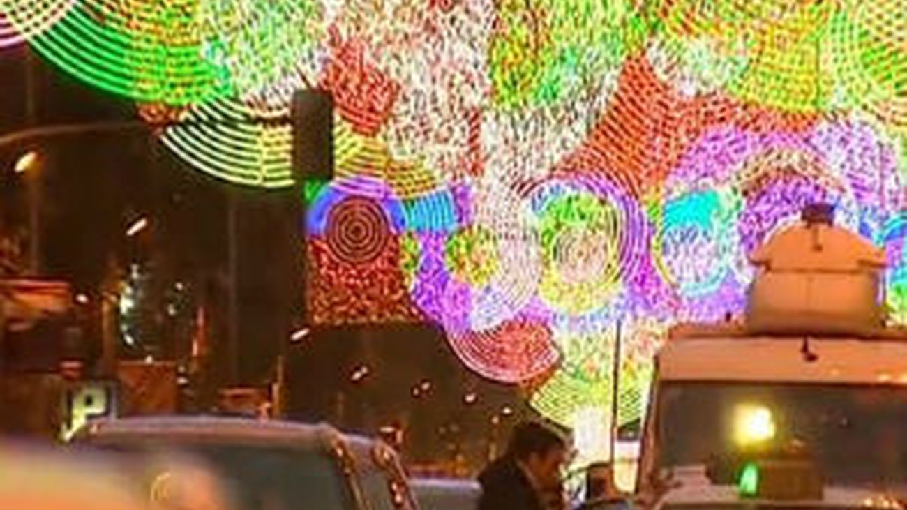 Madrid con menos luces navideñas, tras aplazarlo por el luto