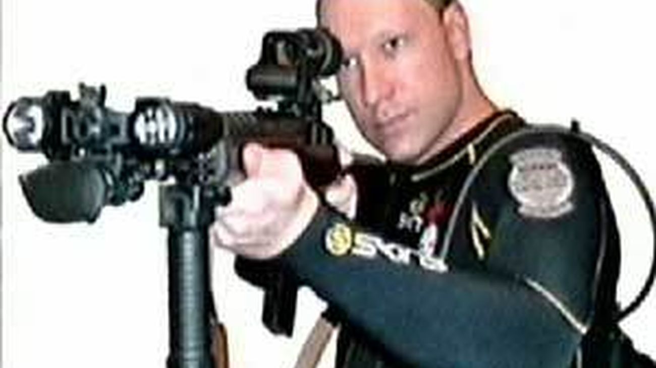 Breivik padece "esquizofrenia paranoide" segun el informe psiquiátrico