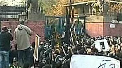 La Unión Europea cree que el asalto a la embajada británica en Irán estuvo coordinado