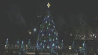 Obama inaugura la Navidad con el encendido del árbol de la Casa Blanca