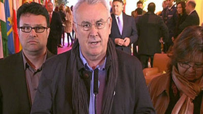 IU renuncia a celebrar una Constitución "violada" por PSOE y PP