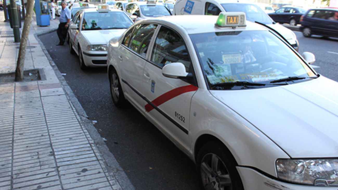 Atracan y agreden en Vallecas a dos taxistas y roban el coche a uno de ellos