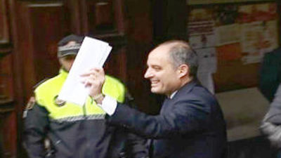 Comienza en Valencia el jucio a Camps por un delito de cohecho impropio