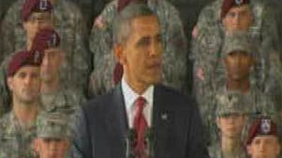 Obama pone el cierre simbólico a la guerra de Irak en una ceremonia con soldados en Fort Bragg