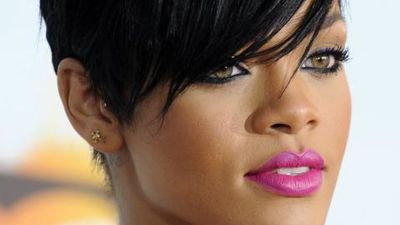 Los fans de Rihanna esperan desde hace días en el Palacio de los Deportes