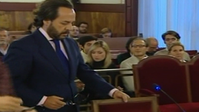 Se emite una grabación en la que Pérez pide que lleven artículos a Camps