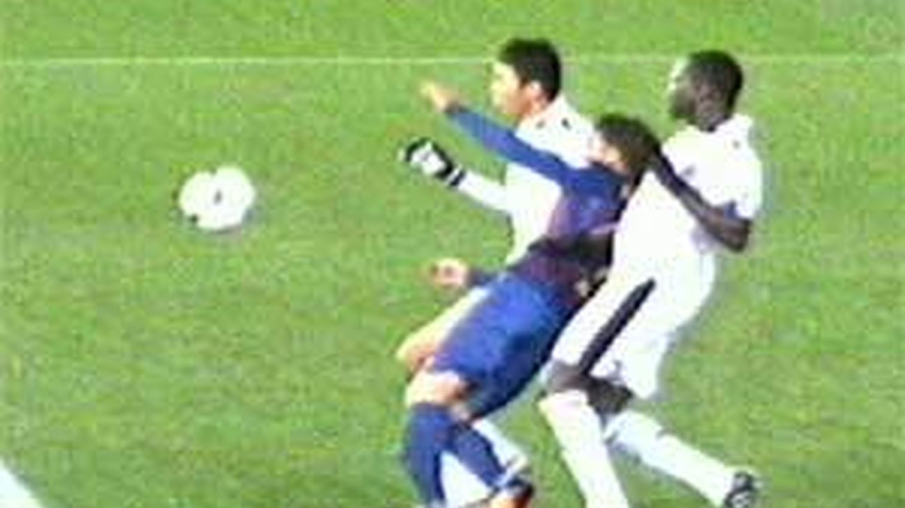 Villa sufre una fractura de tibia en el partido de semifinales del Mundial de Clubes y es traslado al hospital