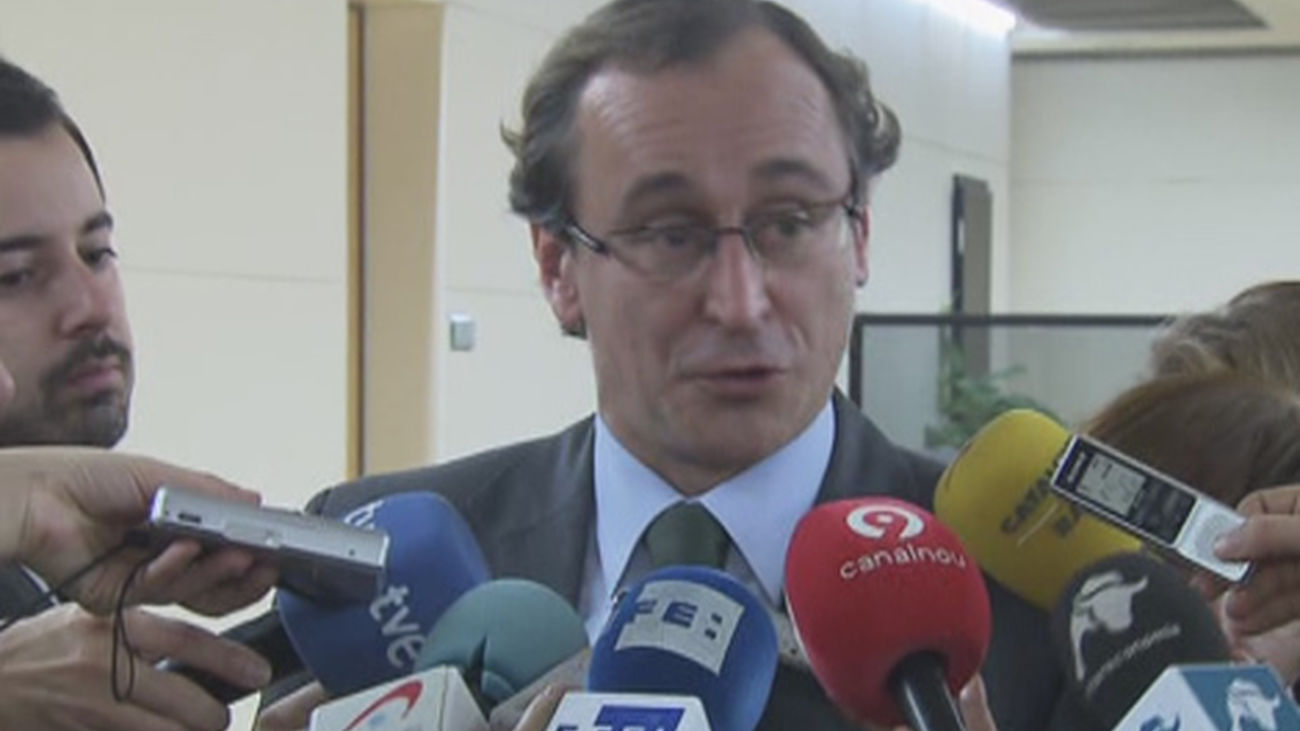 Alonso cree que 'saltarse el reglamento' para dar grupo  a Amaiur sería ' muy mal comienzo de  la legislatura'