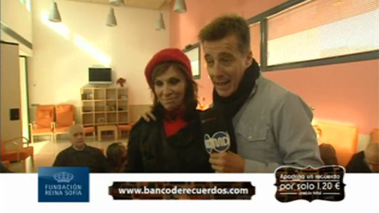 Jaime Bores y Encarnita Polo, con los enfermos de Alzheimer