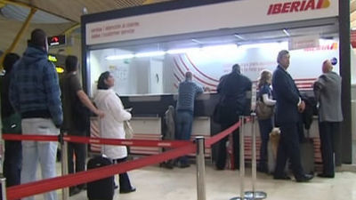 Iberia cancelará 129 vuelos este lunes por la huelga de sus pilotos