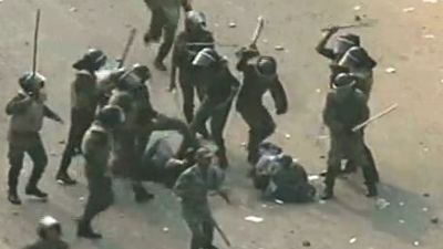 Más de 180 detenidos en tres días de disturbios en el centro de El Cairo