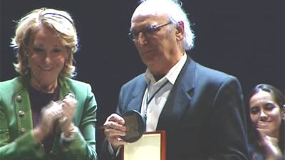 Carlos Saura recibe la Medalla Internacional  de las Artes de la Comunidad de Madrid