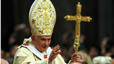 El Papa pide a Dios en la Misa del Gallo que la paz venza en este mundo, amenazado por la violencia