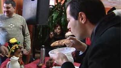 Degustación de dulces navideños de varios países para promover la integración