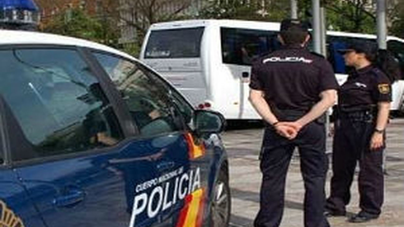 El Gobierno congelará para 2012 el salario de los funcionarios