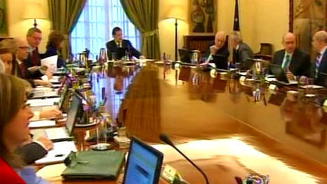 El Gobierno subirá las pensiones el 1% en 2012 y congelará el salario de los funcionarios