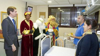 Los Reyes Magos visitan a los niños del Hospital Montepríncipe y las Residencias de Mayores