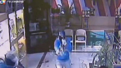 La policía investiga si los atracadores de la joyería de San Blas participaron en otros hechos