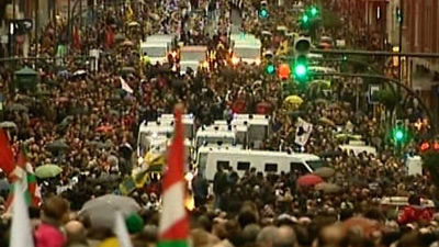 Miles de personas se manifiestan en Bilbao en favor de los presos de ETA