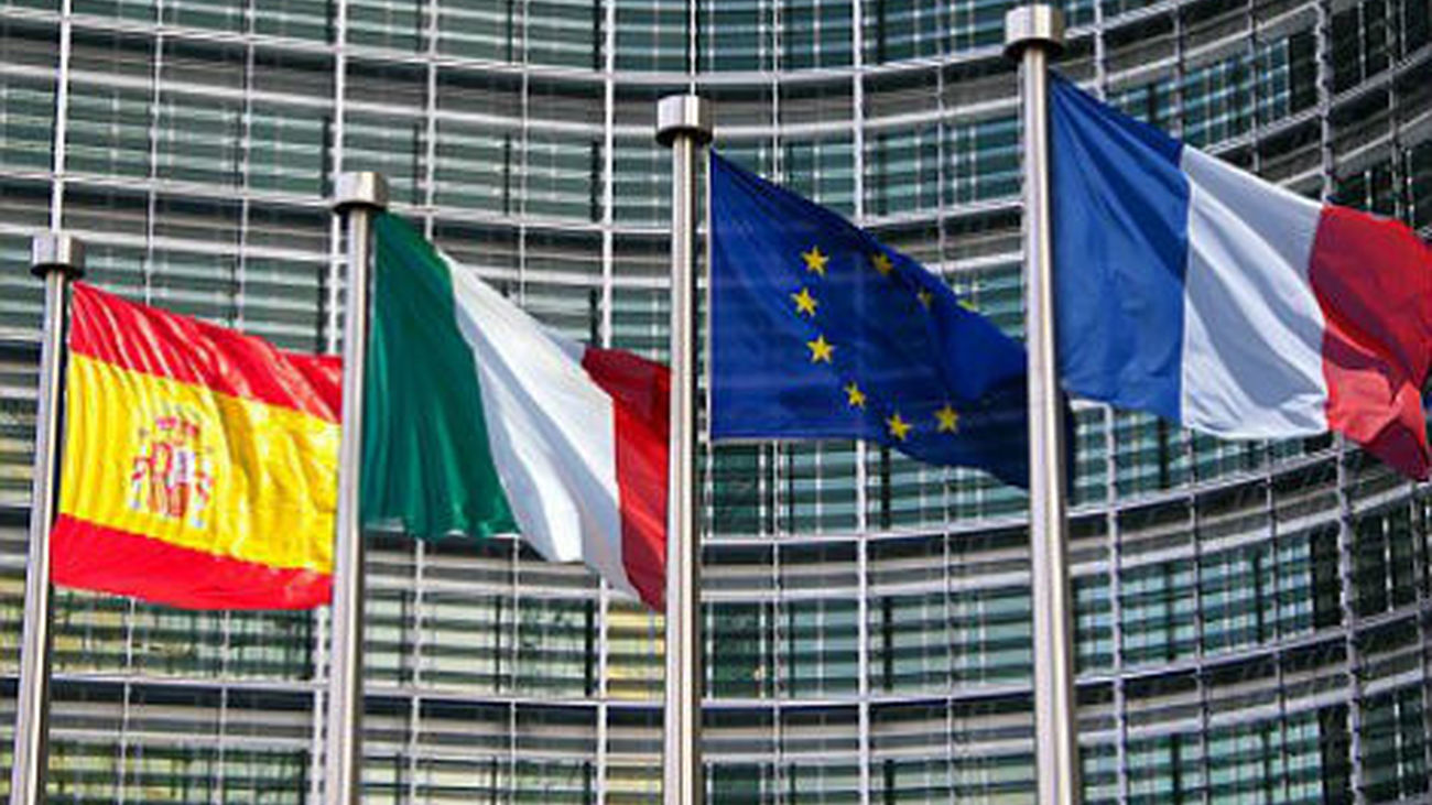 Francia pierde su "triple A" a cien días de las elecciones presidenciales