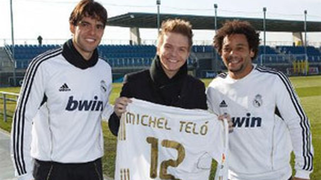 Michel Teló, con los jugadores del Real Madrid
