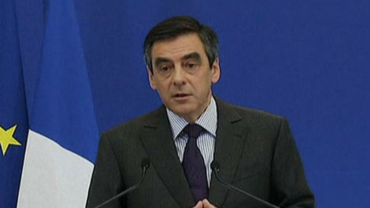 Francia no descarta nuevas medidas de ajuste tras perder la triple A