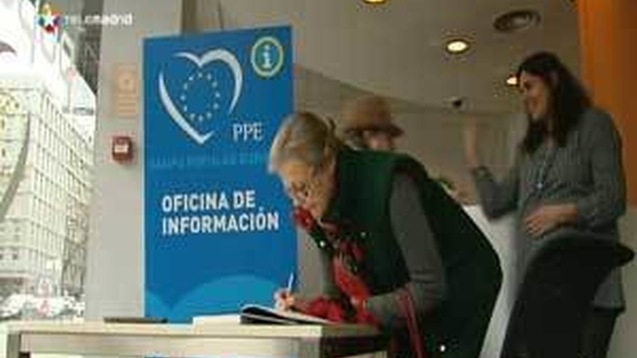 El PP instala en su sede un libro de condolencias en homenaje a Fraga