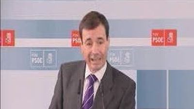 Gómez exige a Aguirre y Botella que normalicen la relación de sus instituciones