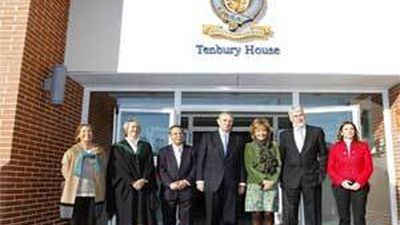 Aguirre inaugura en Tres Cantos una residencia internacional de estudiantes del King's College