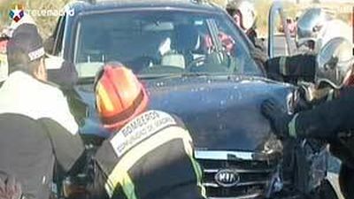 Una herida grave y dos leves en un choque frontal en Valdemorillo