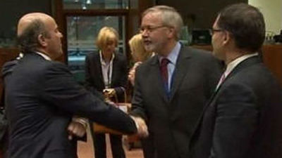 Bruselas pide al Gobierno urgencia en la reforma laboral y el presupuesto de 2012