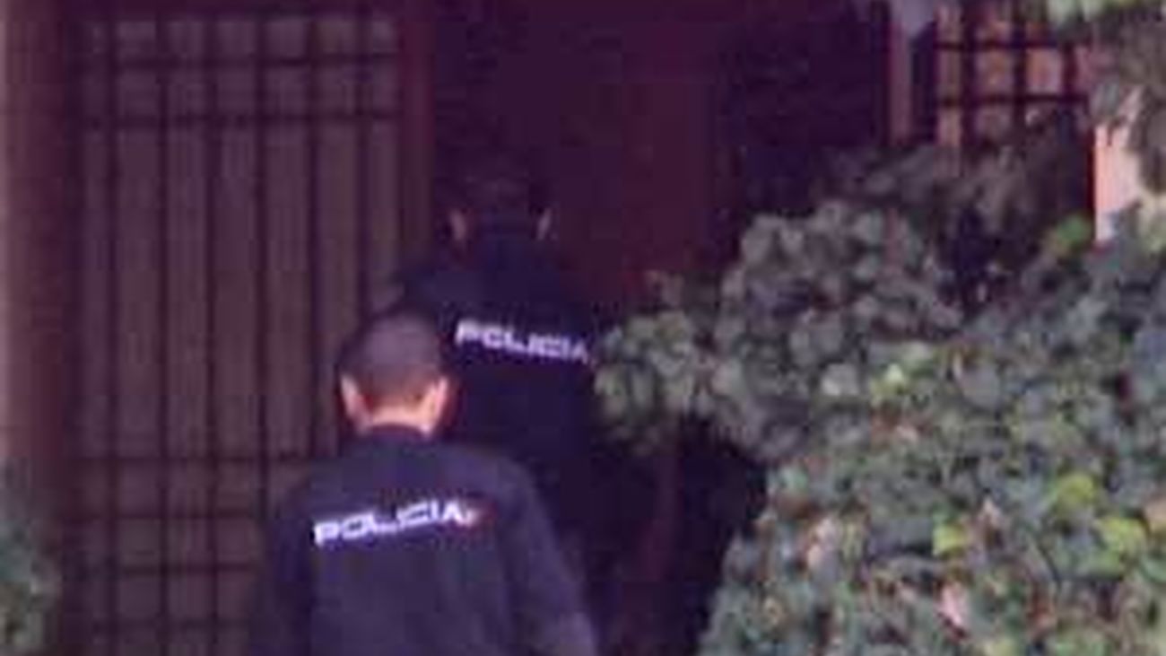 La Policía registra la casa y la oficina de los Ruiz-Mateos