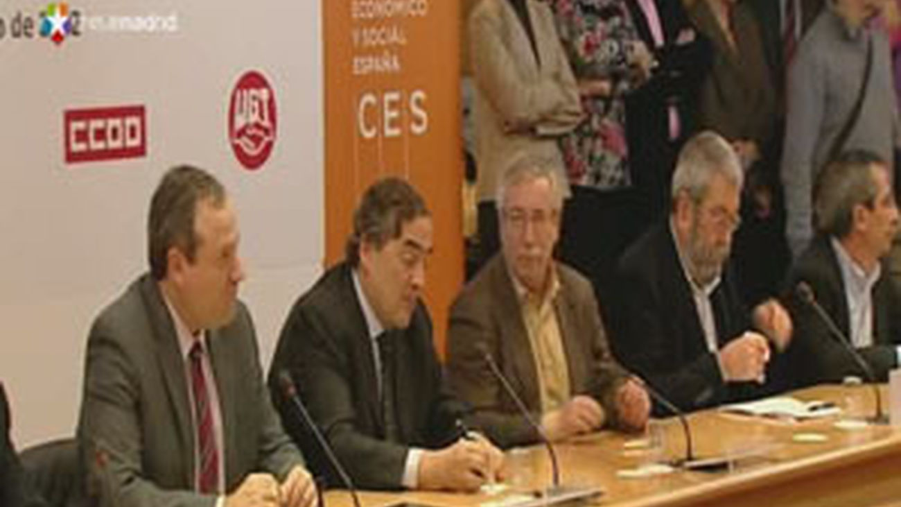 Patronal y sindicatos firman el acuerdo de moderación salarial hasta 2014