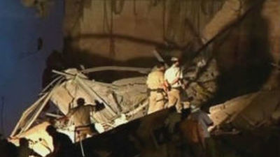 Los bomberos buscan a 19 desaparecidos tras el derrumbe de dos edificios en el centro de Río