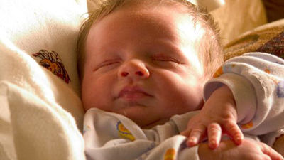 Las prestaciones por maternidad y paternidad en 2011 superan 2.049 millones